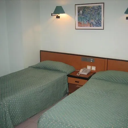 Caprice Aparthotel 2*